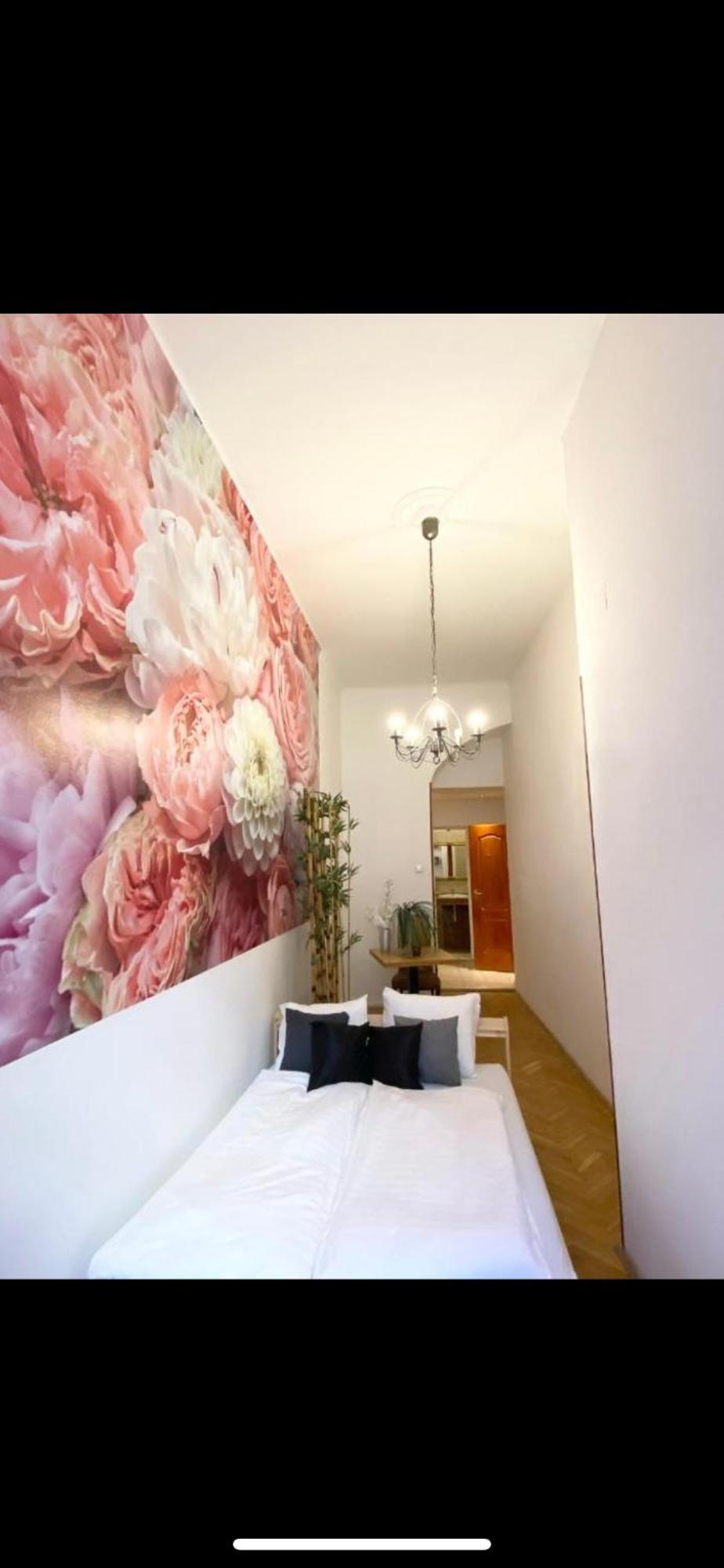 Spring Roses Downtown Boutique Hotel Budapest Exterior foto