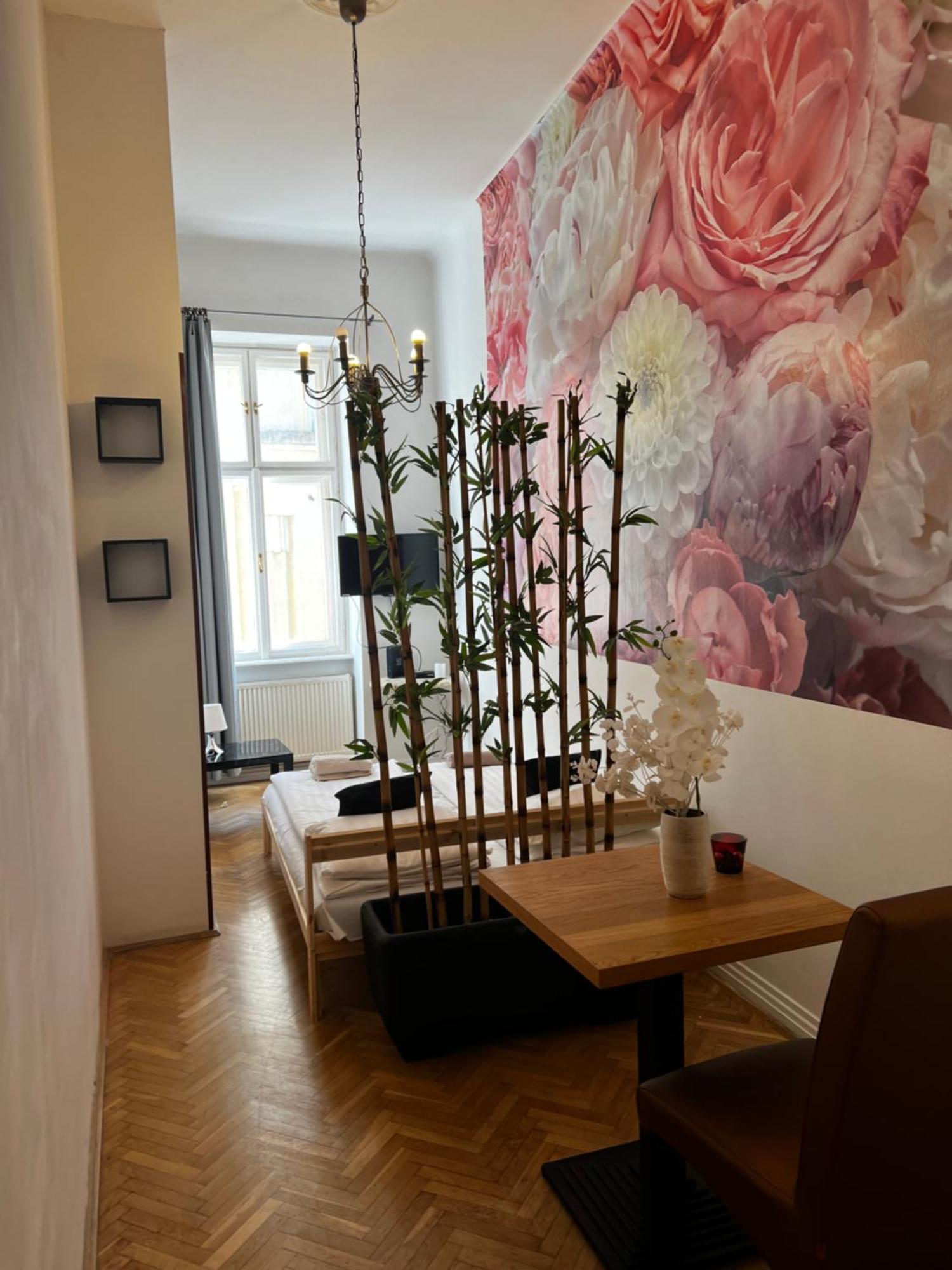 Spring Roses Downtown Boutique Hotel Budapest Exterior foto