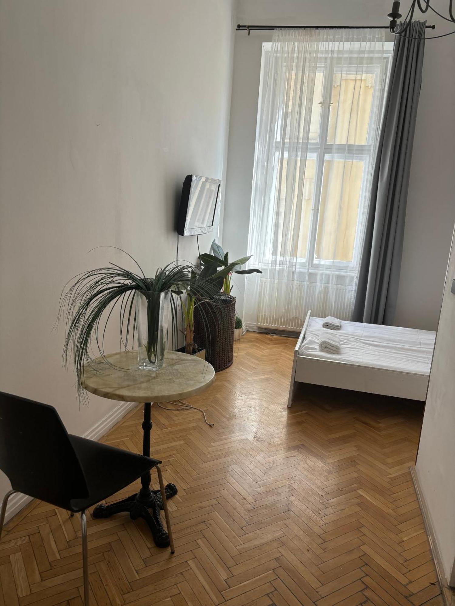 Spring Roses Downtown Boutique Hotel Budapest Exterior foto